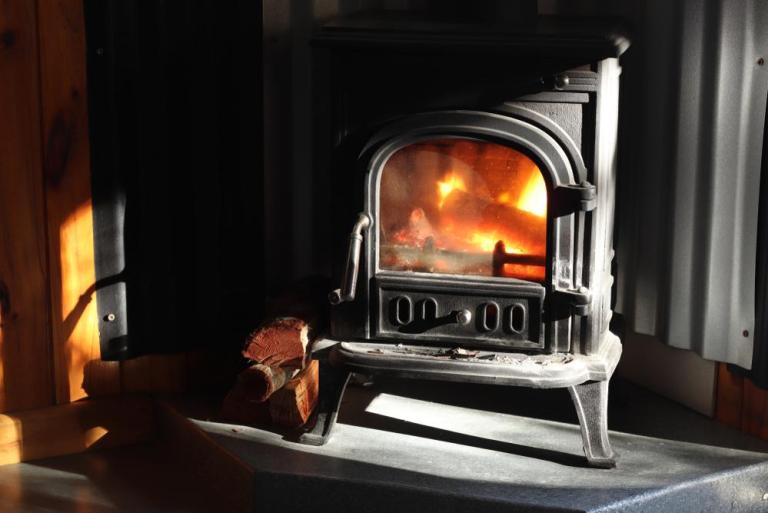 À Quimperlé, misez sur un poêle à bois pour un chauffage efficace